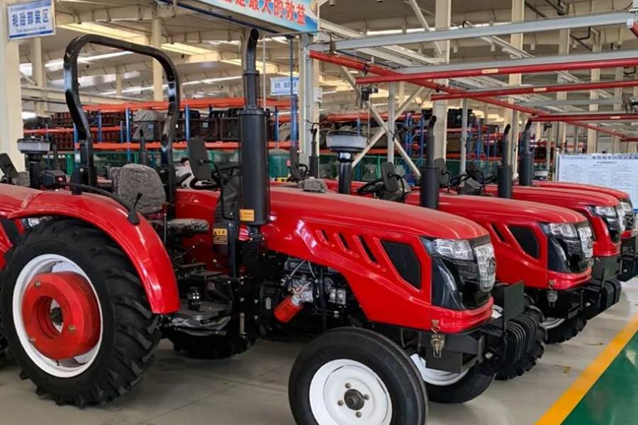 Agricultural Tractor: Shouldering Responsibility in Deep Plowing of Fertile Fields, Empowering Agricultural Modernization